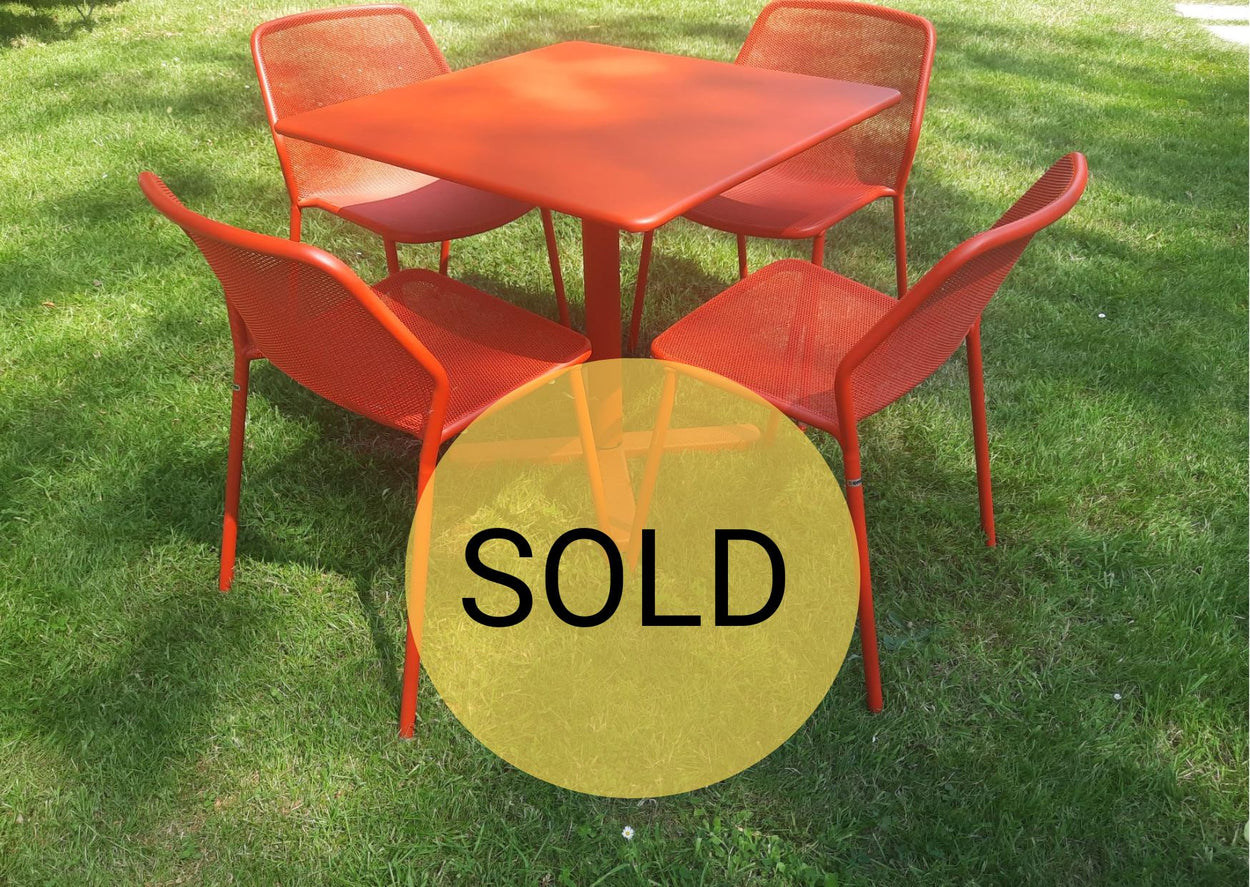 Set Darwin tafel 80x80 en Darwin chair x4