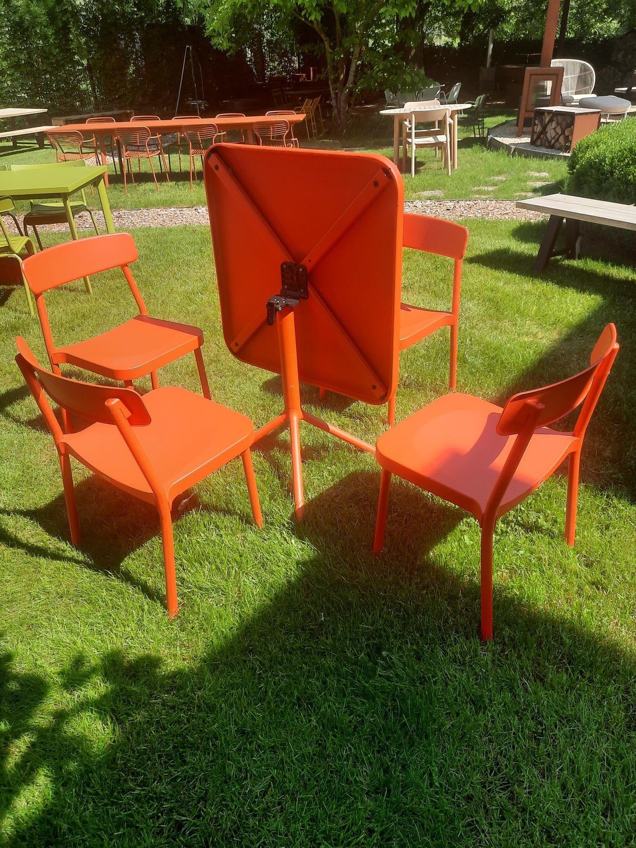 Set Grace tafel 80x80 met vierkante rand + Grace chair x4