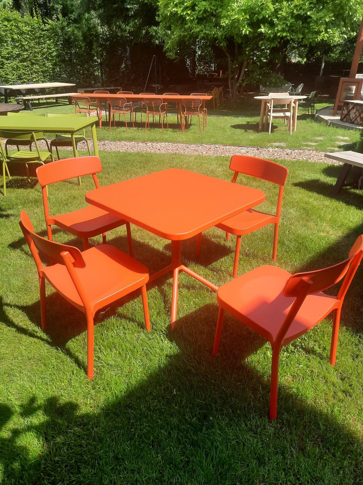 Set Grace tafel 80x80 met vierkante rand + Grace chair x4