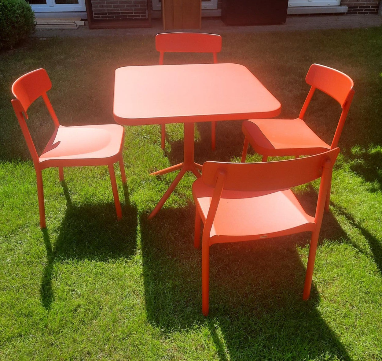 Set Grace tafel 80x80 met vierkante rand + Grace chair x4