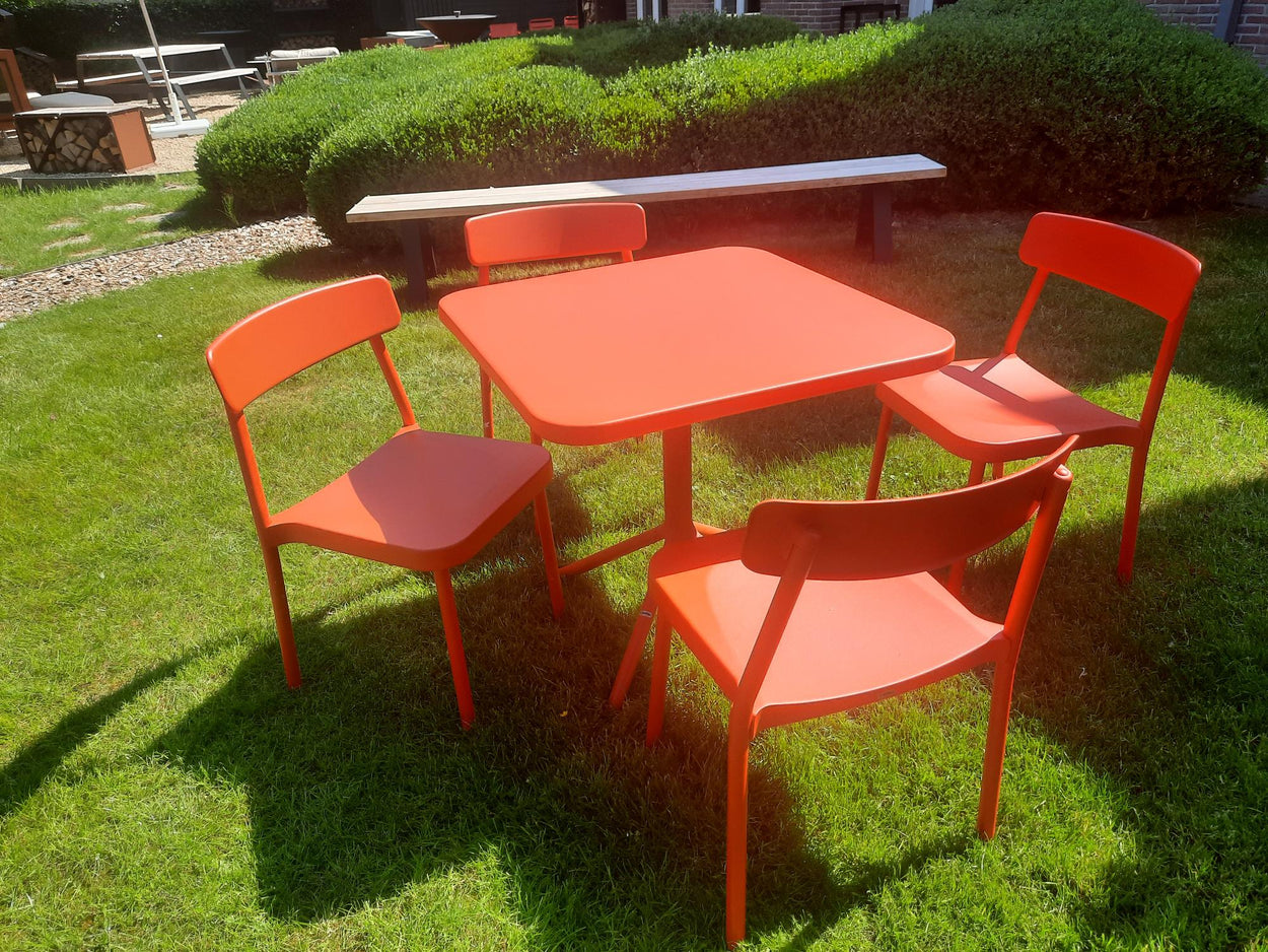 Set Grace tafel 80x80 met vierkante rand + Grace chair x4