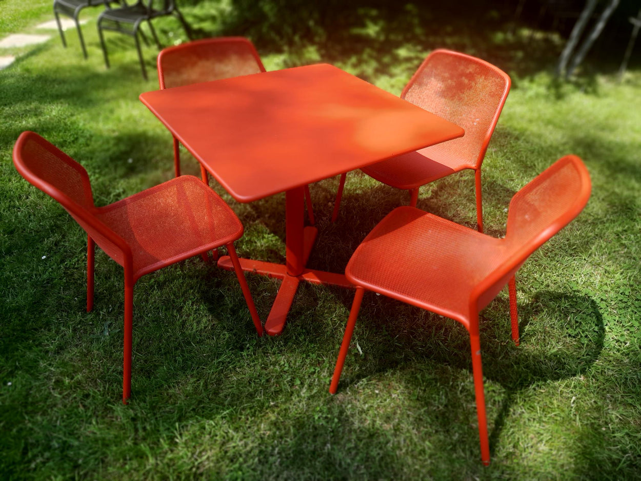 Set Darwin tafel 80x80 en Darwin chair x4