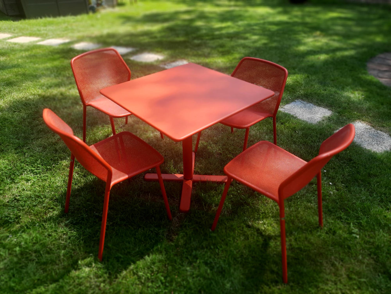 Set Darwin tafel 80x80 en Darwin chair x4