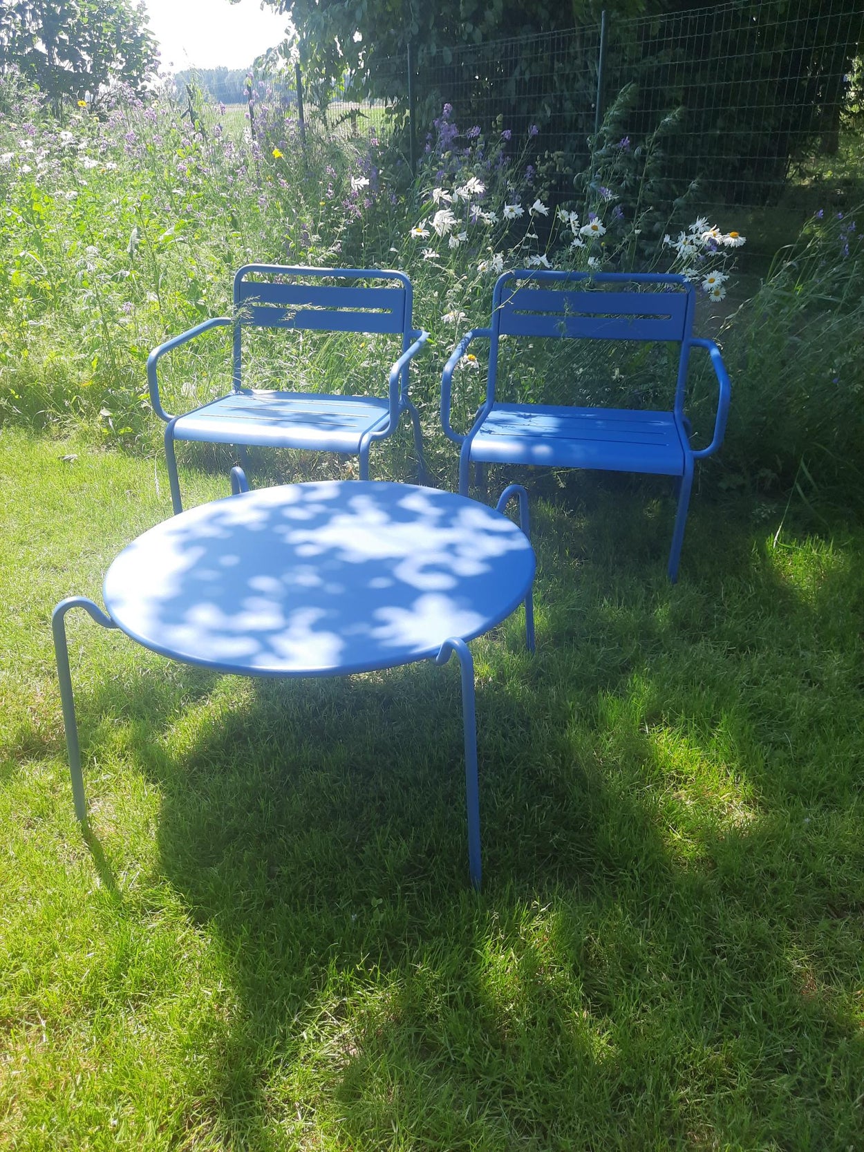 Set Star Lounge stoelen x2 en Rio R50 Ø80 cm Coffee Table