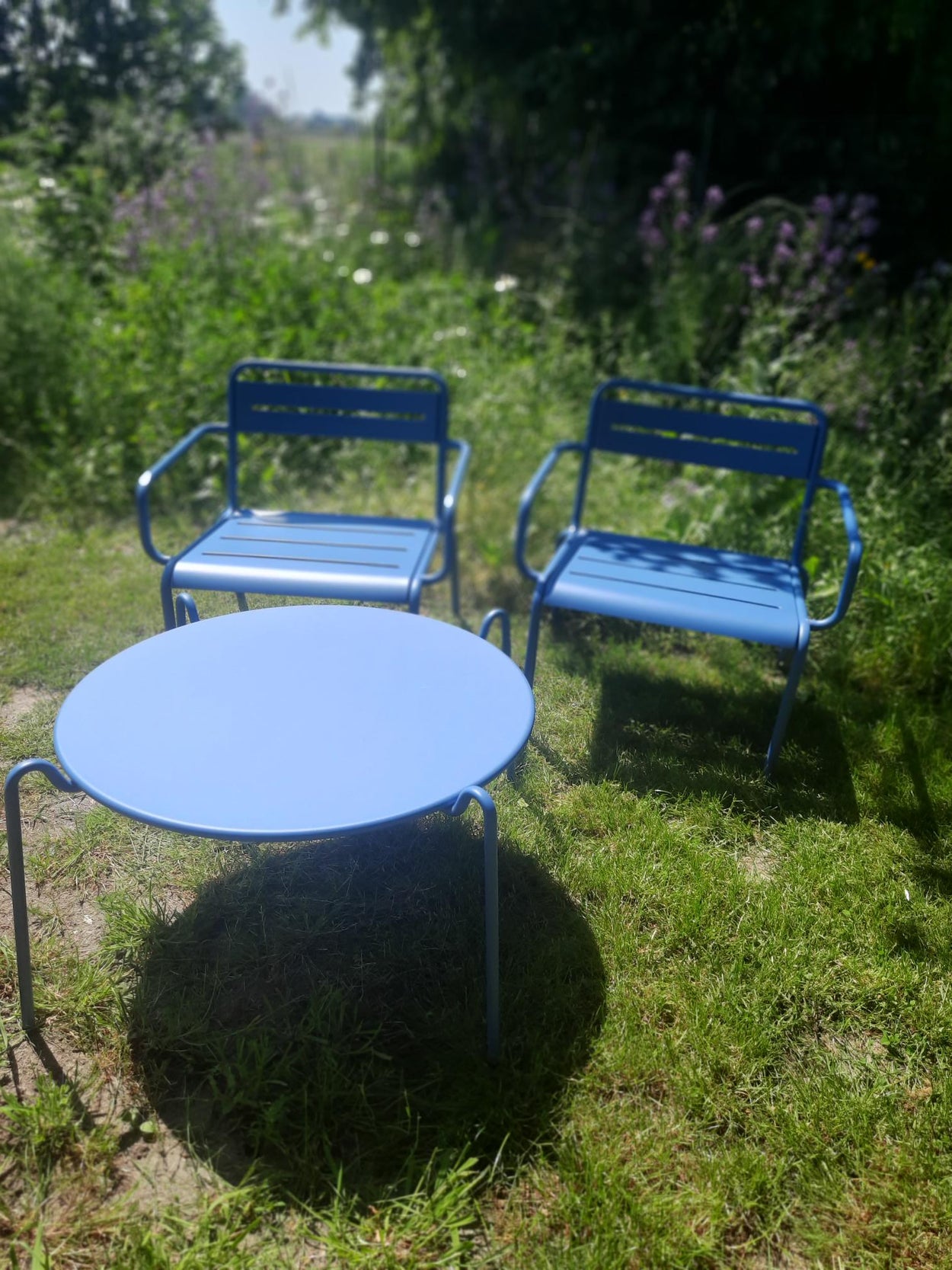 Set Star Lounge stoelen x2 en Rio R50 Ø80 cm Coffee Table