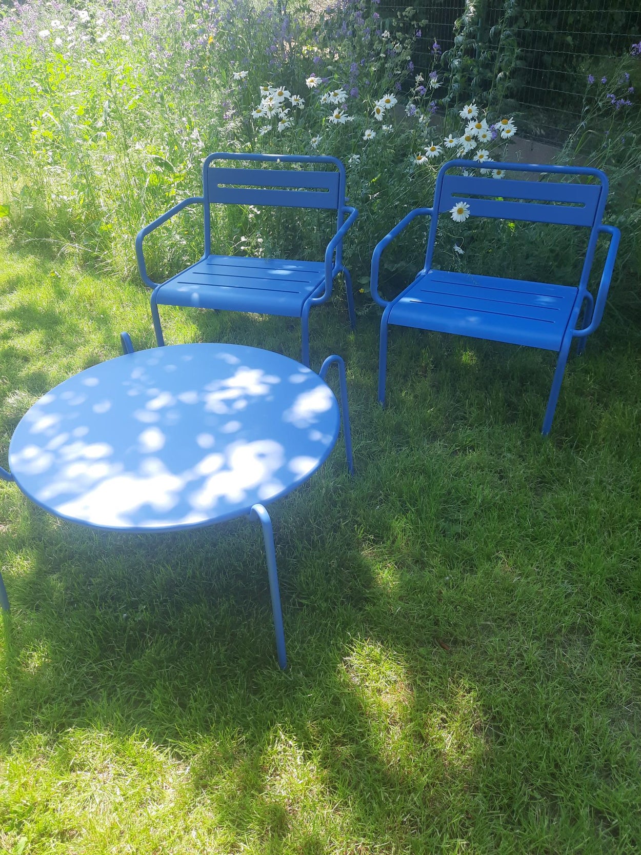 Set Star Lounge stoelen x2 en Rio R50 Ø80 cm Coffee Table