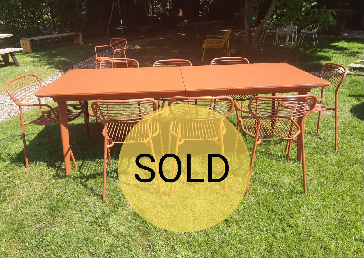Set Plus4 tafel 220x90 verlengbaar+110, Apero chair x4 en Apero armchair x6
