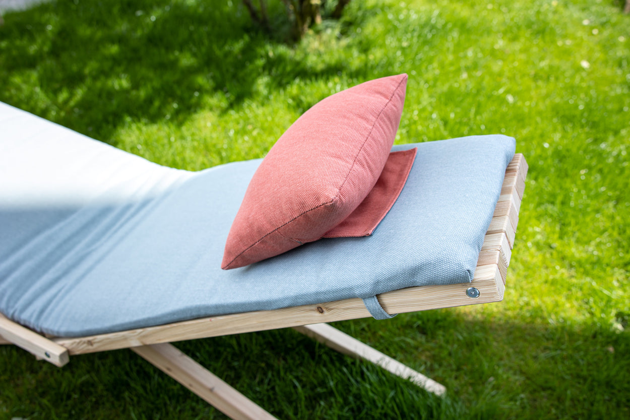 Woodlounger en kussen