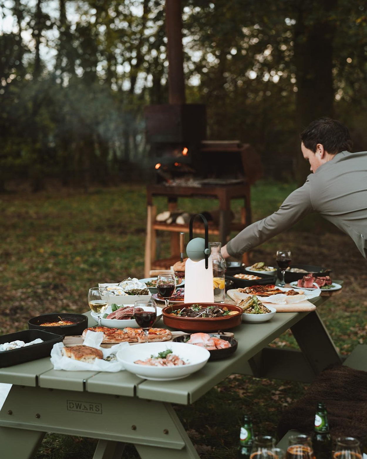 Picknick table 200
