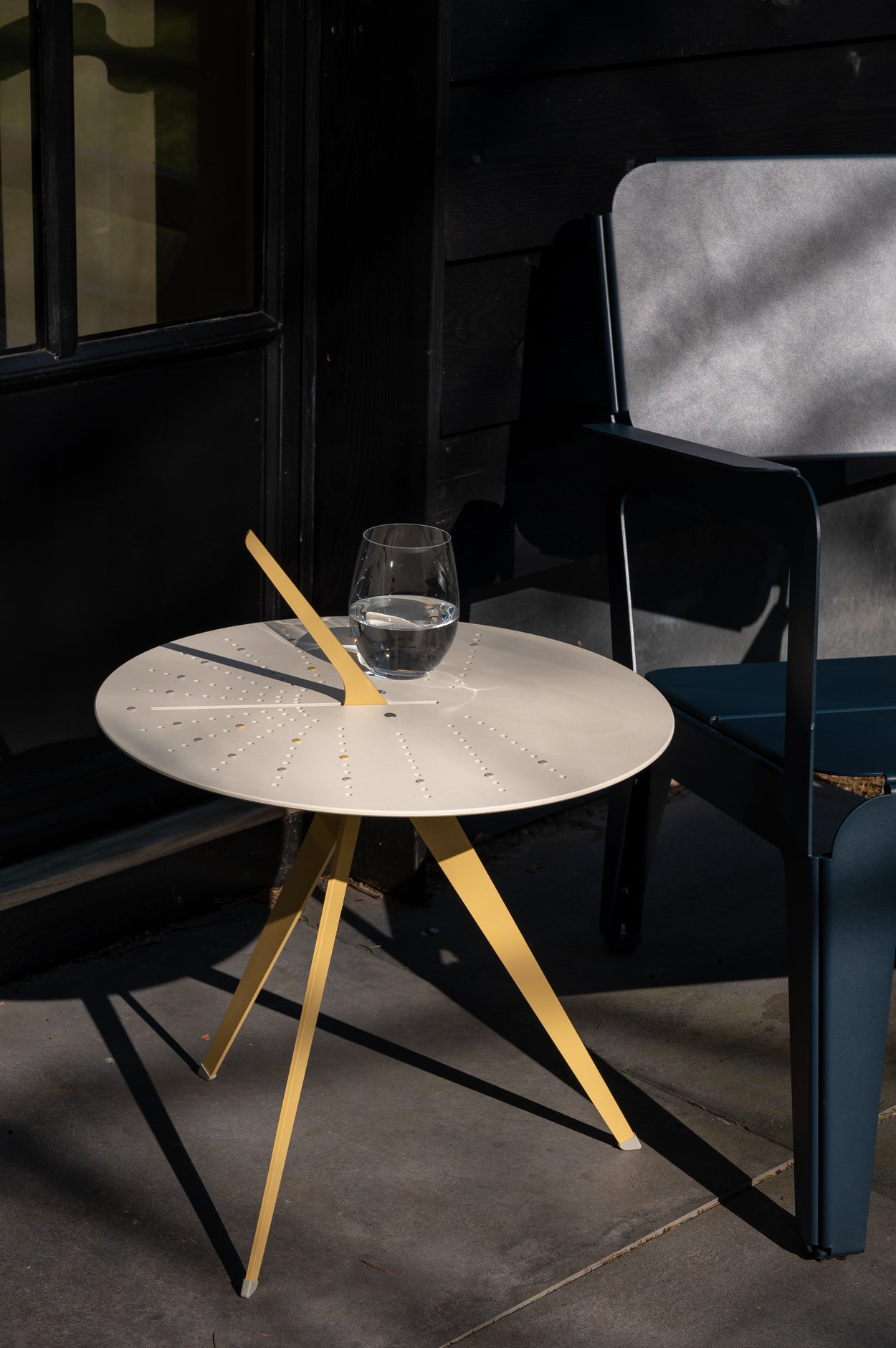 Sundial Table - Zandgeel