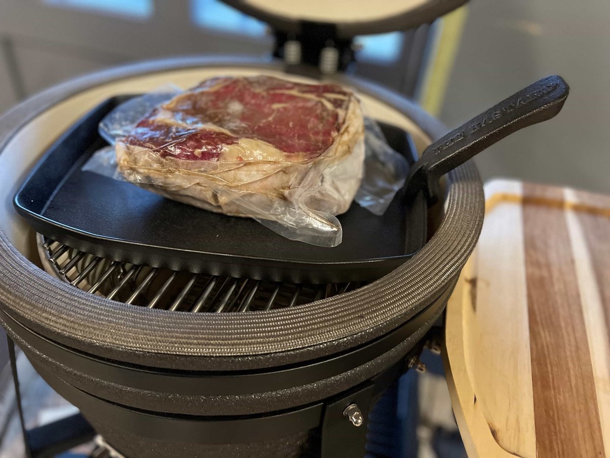 Cast Iron Sizzling Plate & Holder - 2 sizes