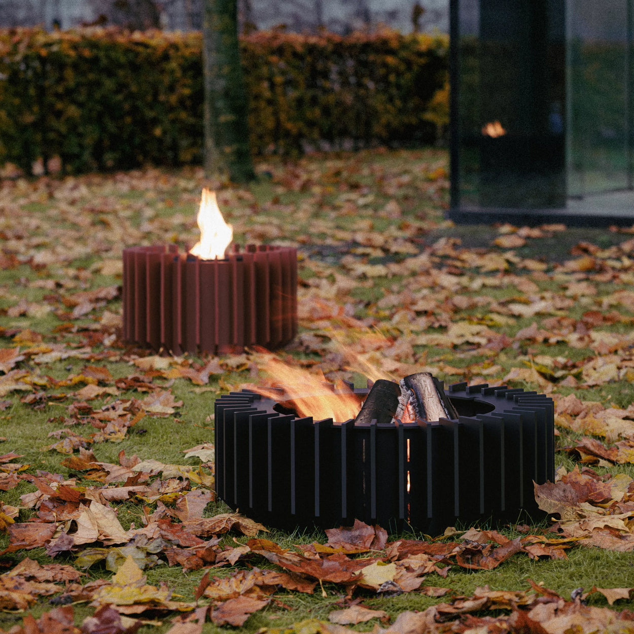 Anemone Lounge Wood - 2 sizes - corten of black