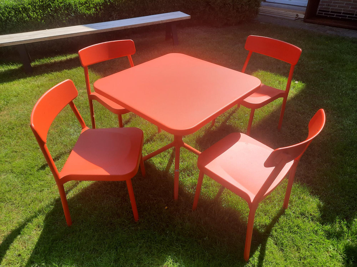 Set Grace tafel 80x80 met vierkante rand + Grace chair x4