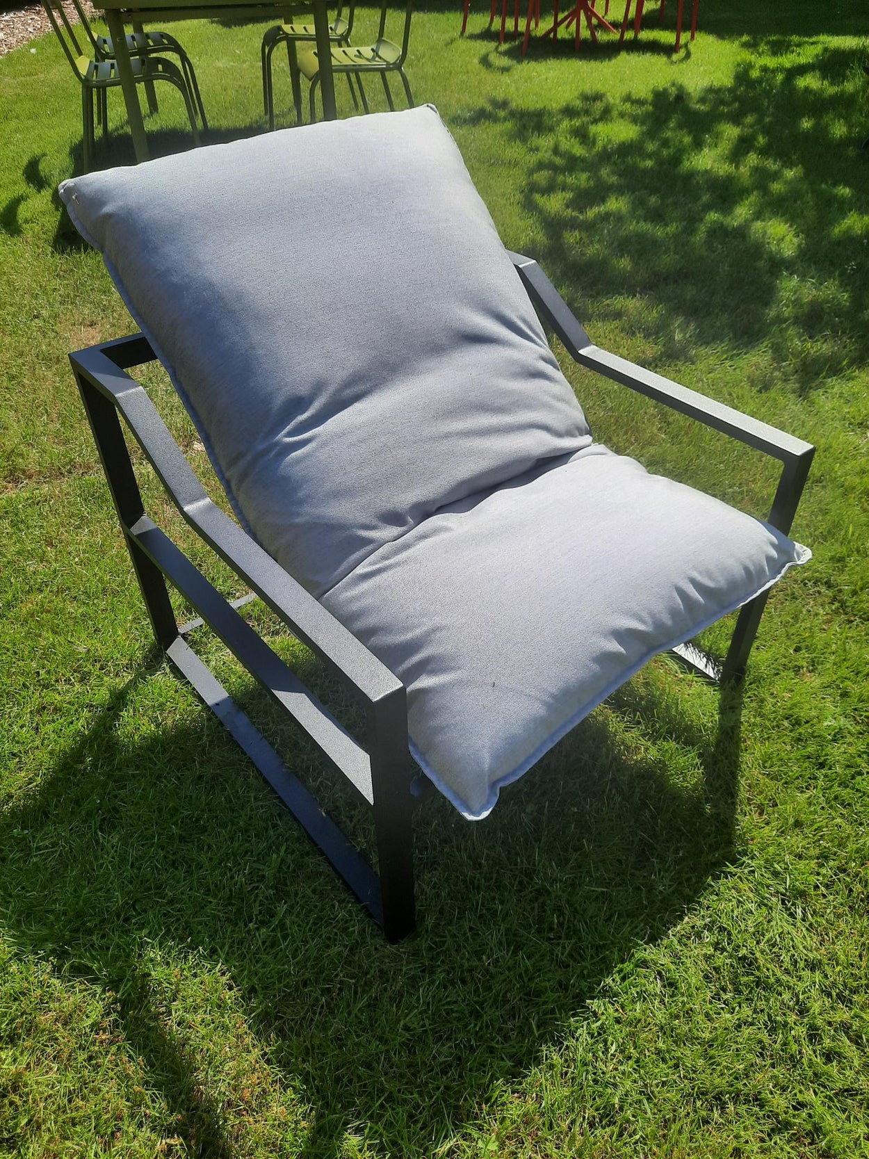 Framed Single Sofa - Grijs