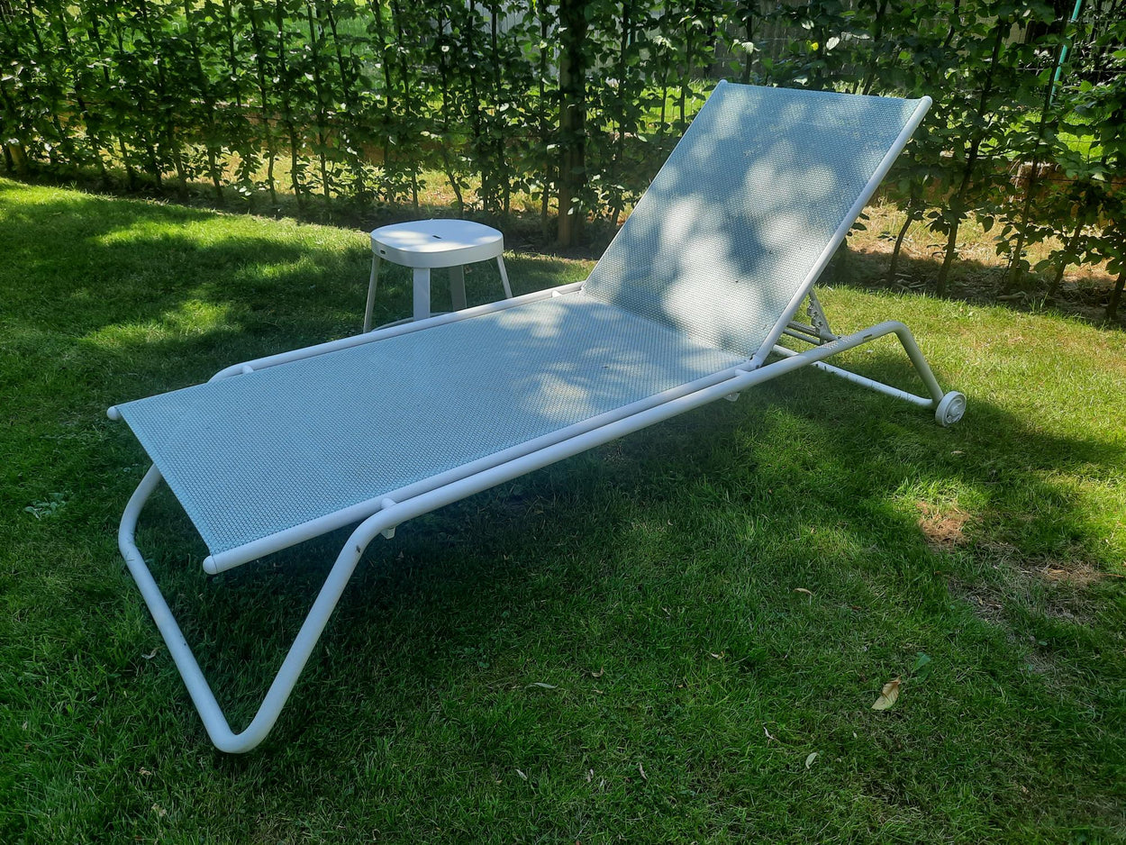 Snooze stackable Sunbed