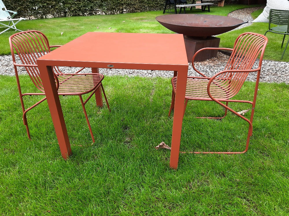 Set Nova tafel 80x80 + Riviera Armchair x2 - Maple red
