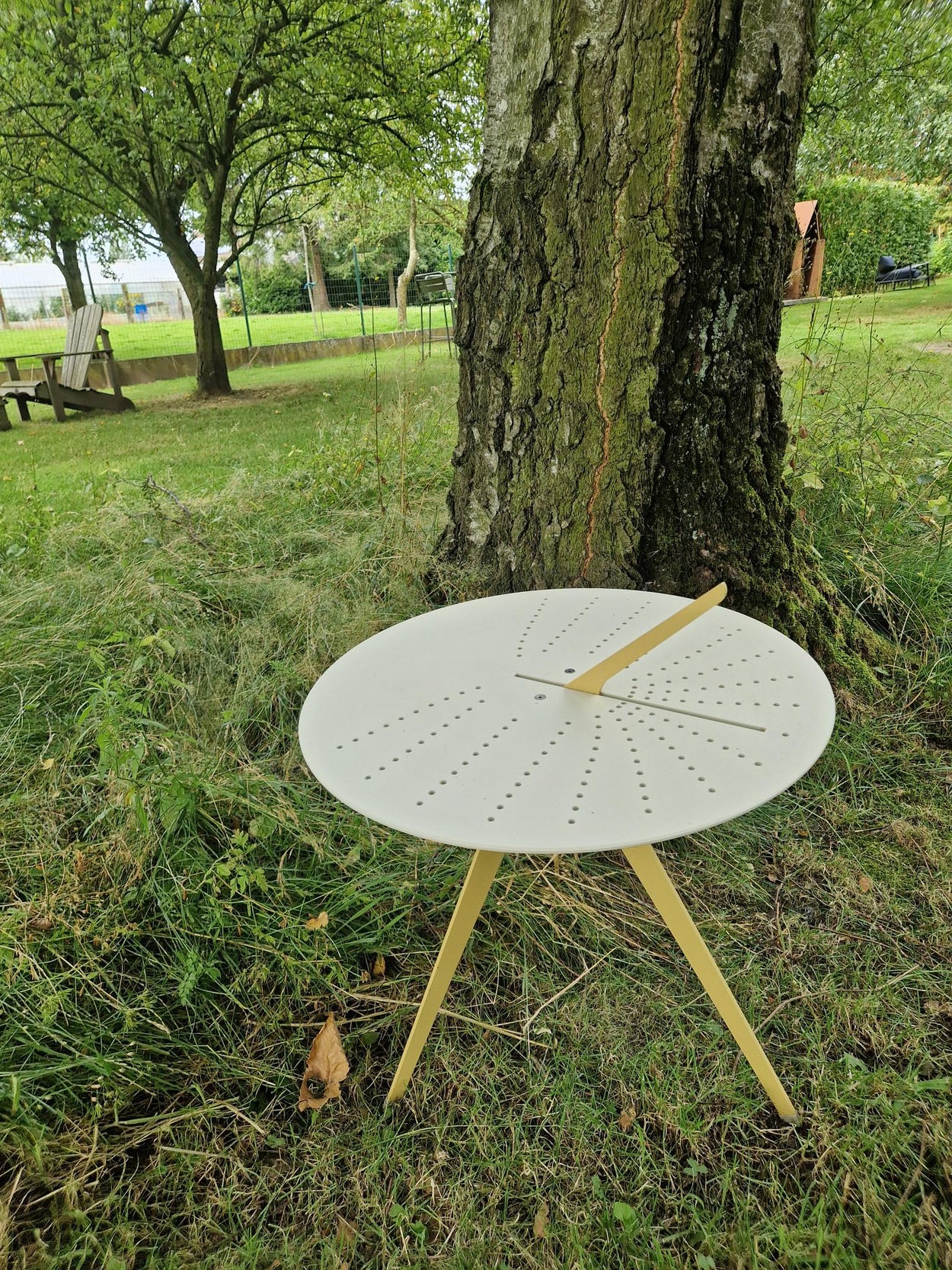 Sundial Table - Zandgeel