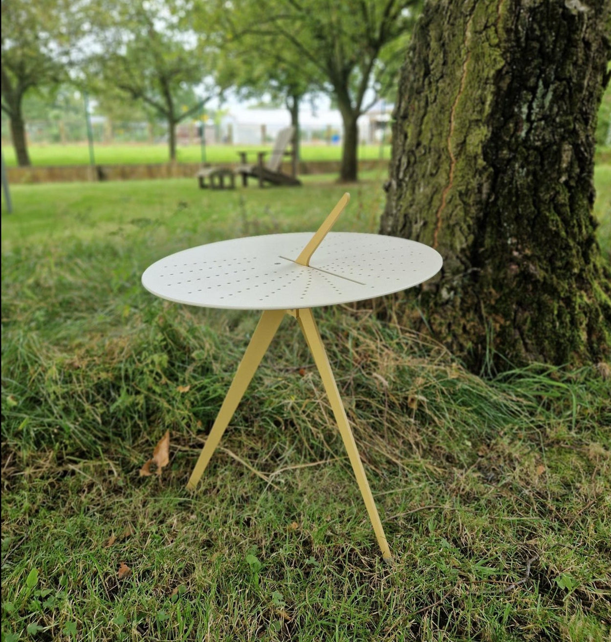 Sundial Table - Zandgeel