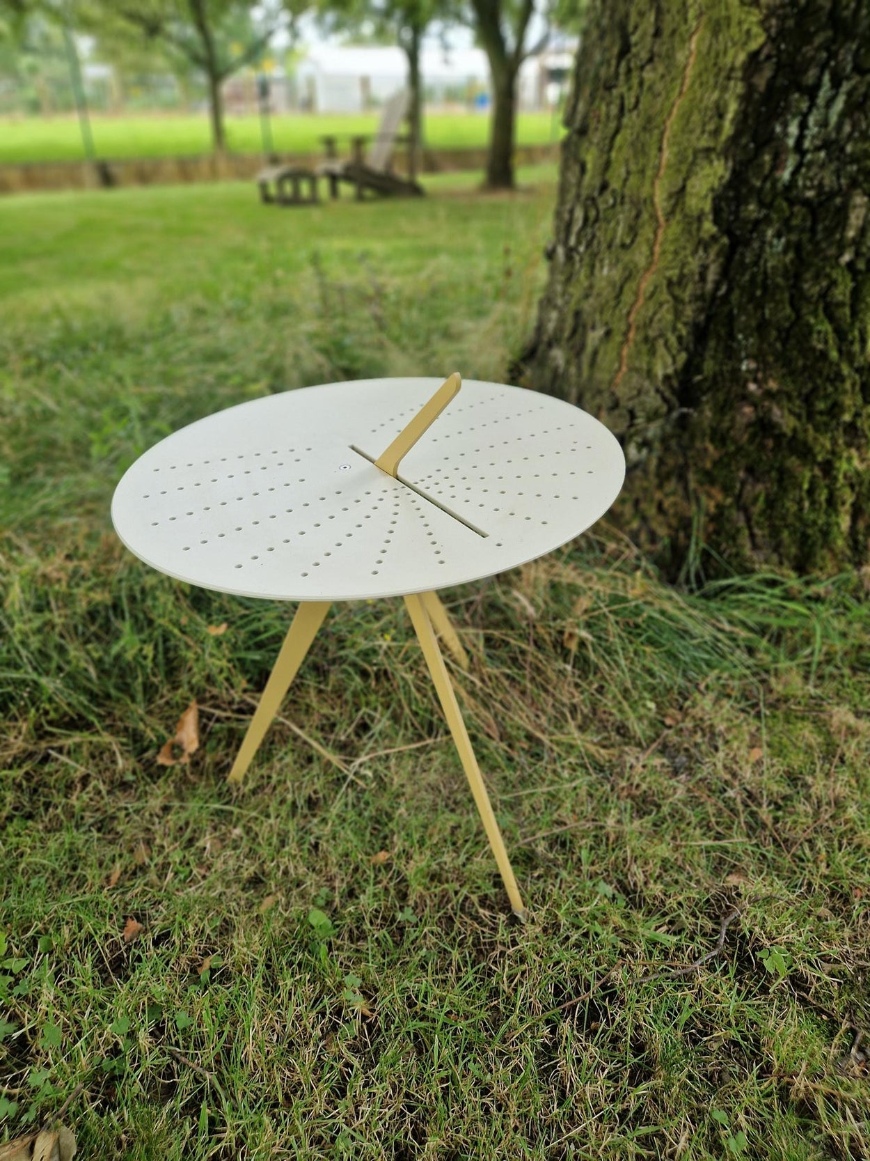 Sundial Table - Zandgeel