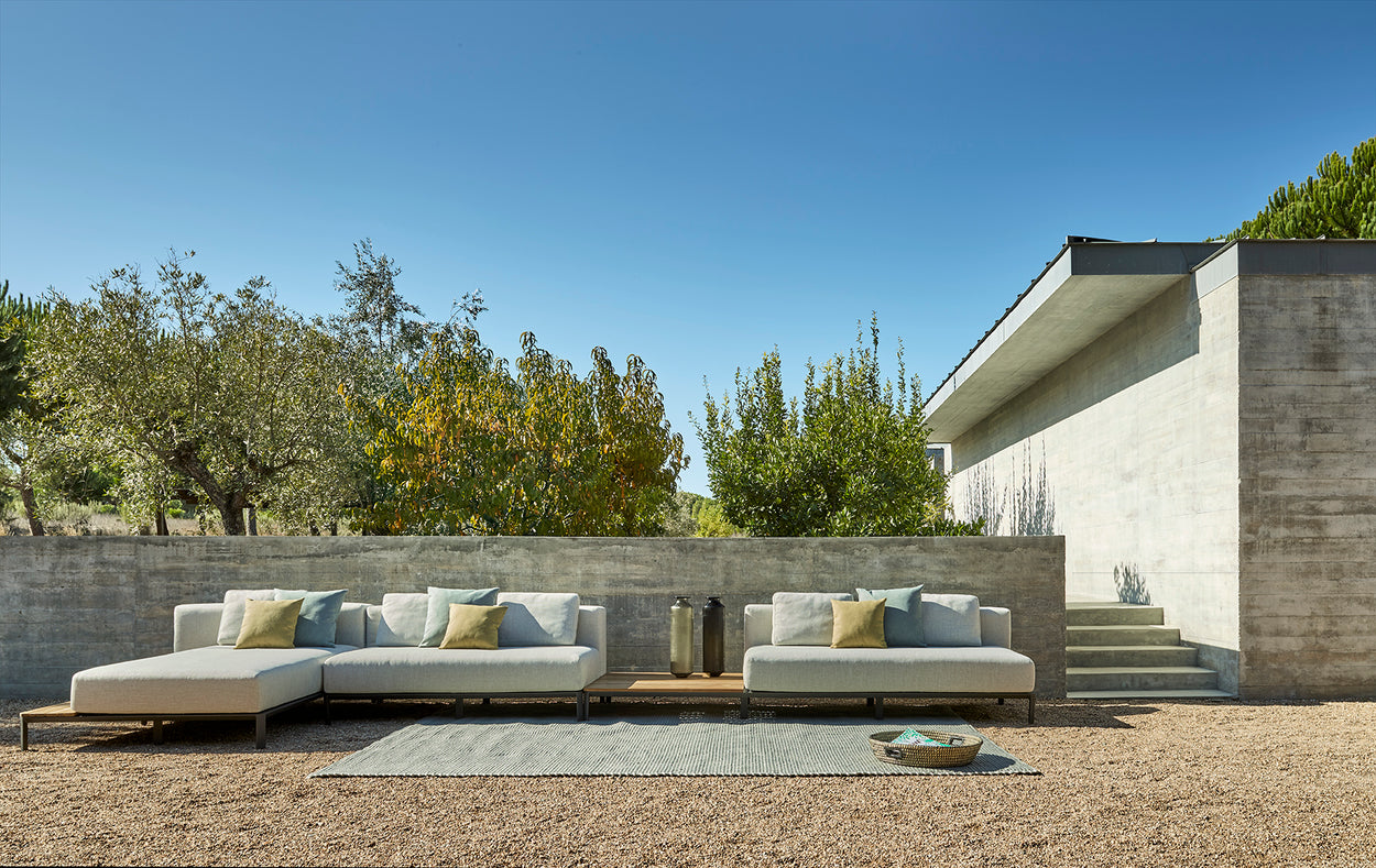 Mauroo - Long sofa with table en arm - Charcoal