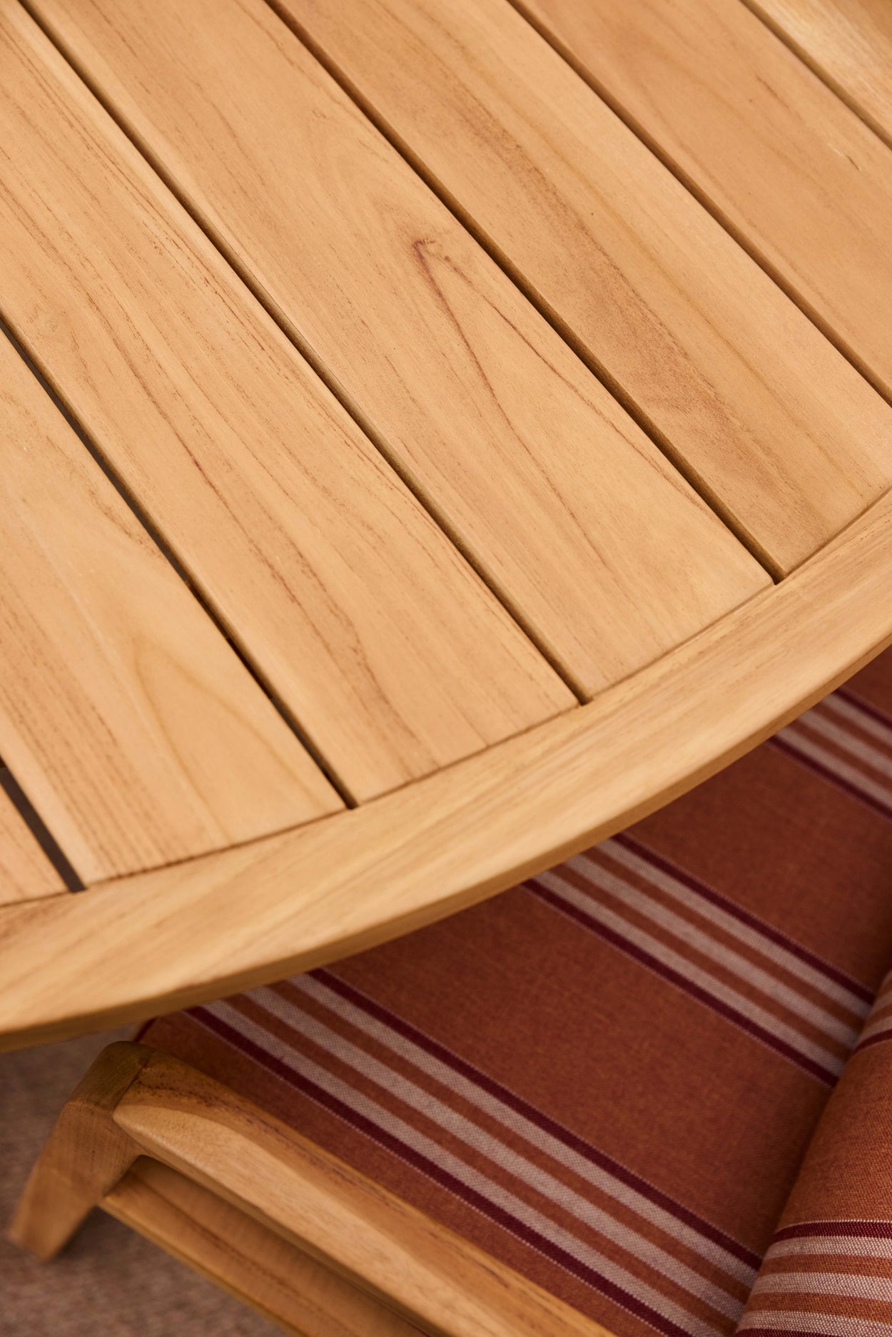 Kaia - Dining table