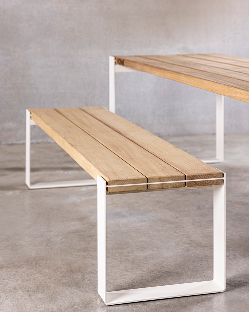 Set Str'8 Table 240cm + Str'8 Three bench + 4x Lyze chair aluminium / 4x kussen Lyze