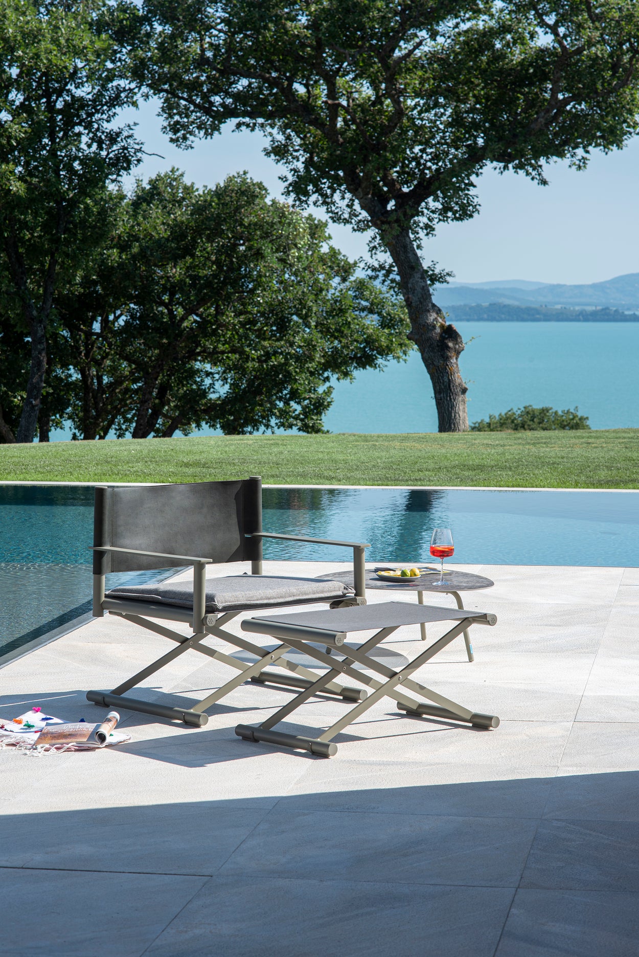 Terra Director's Lounge chair