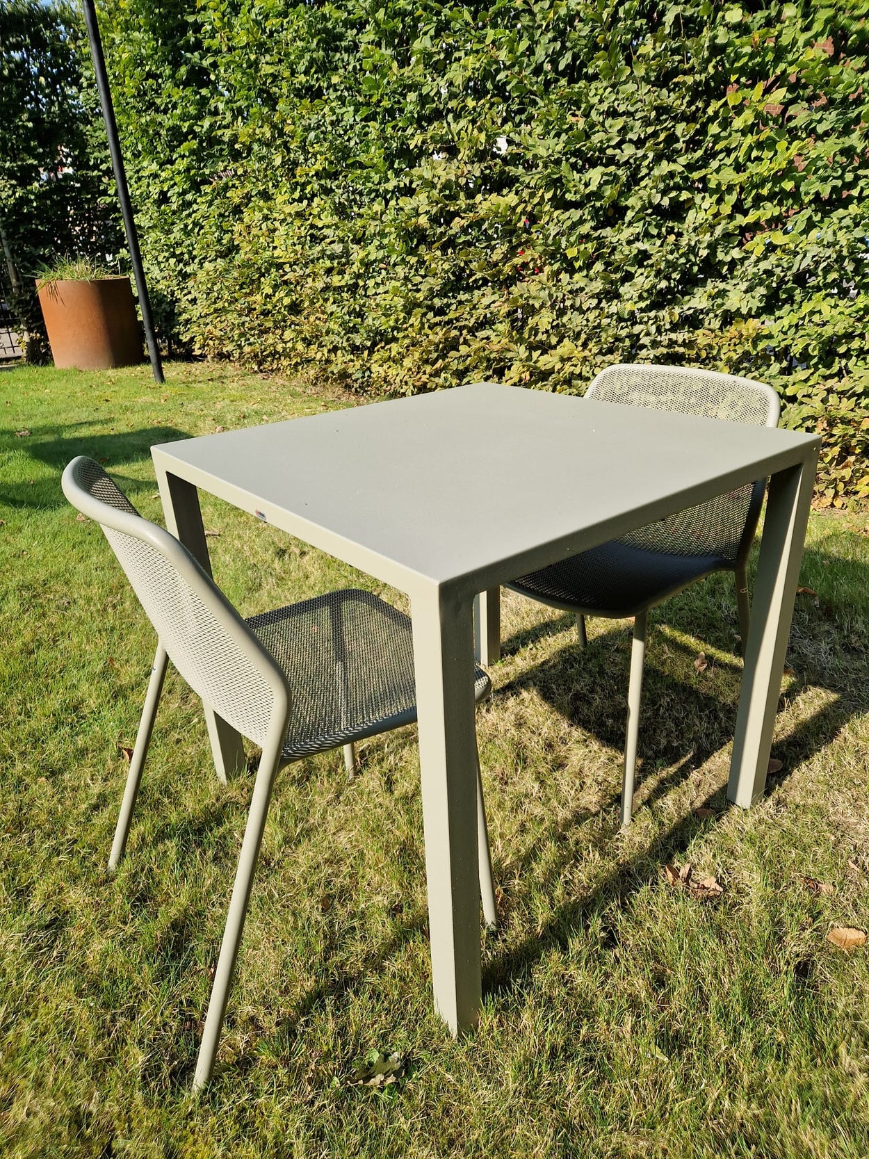 Set Nova tafel 80x80 + Darwin chair x2 - Grey green