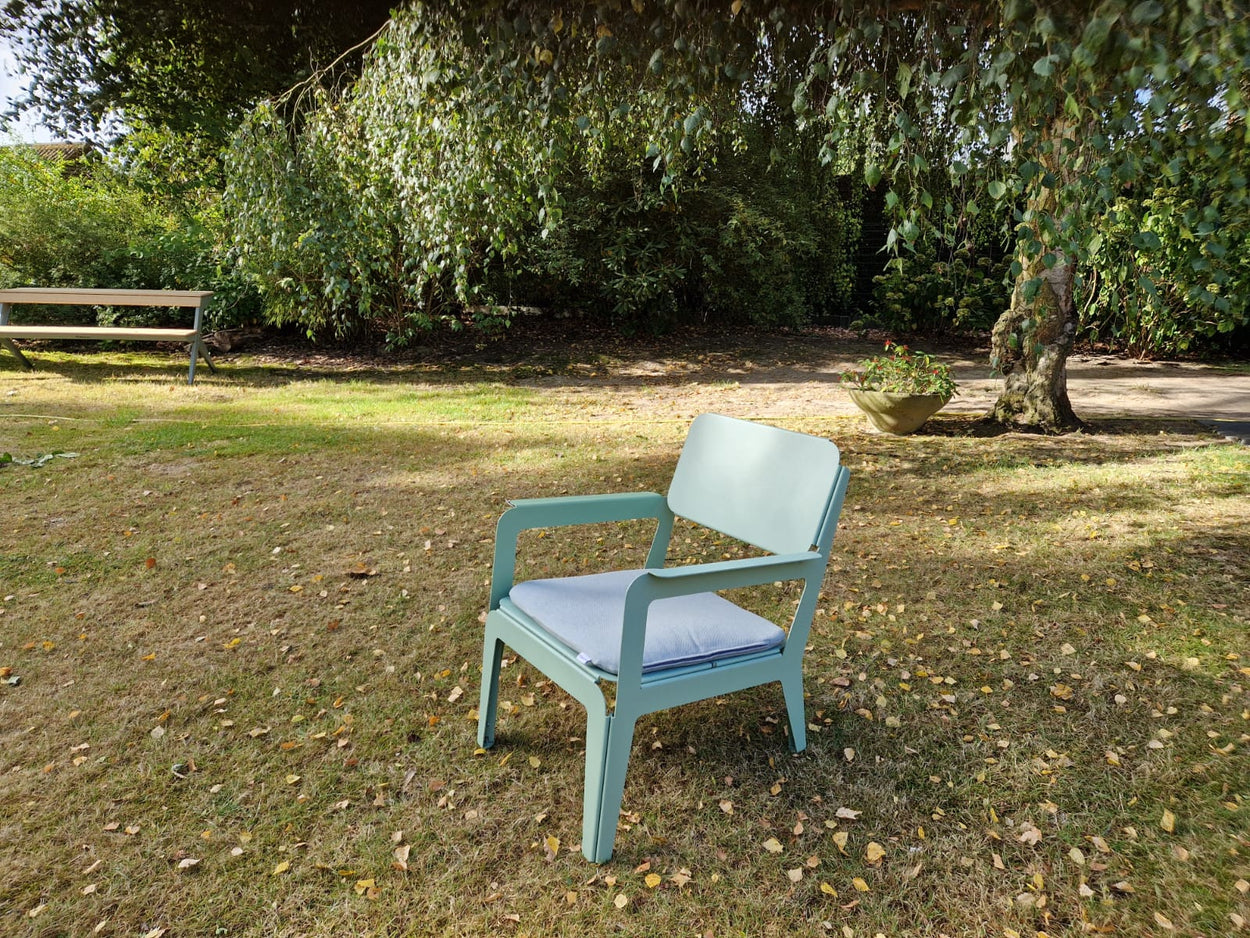 Bended Lounger Pale green + kussen