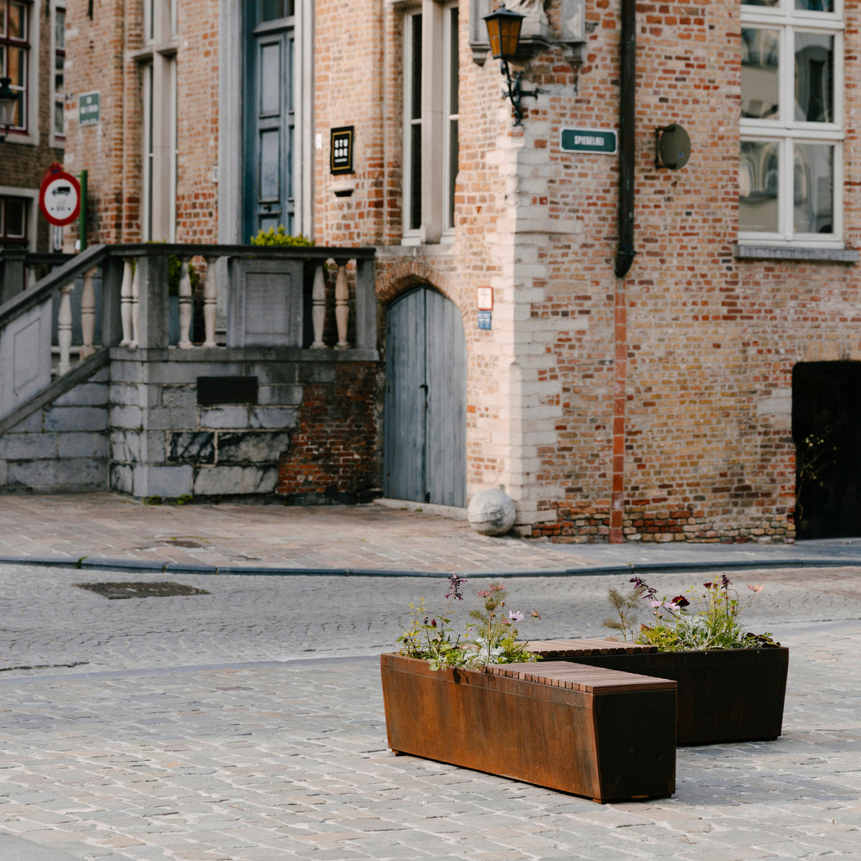 Benta zit- en plantenbak - Cortenstaal