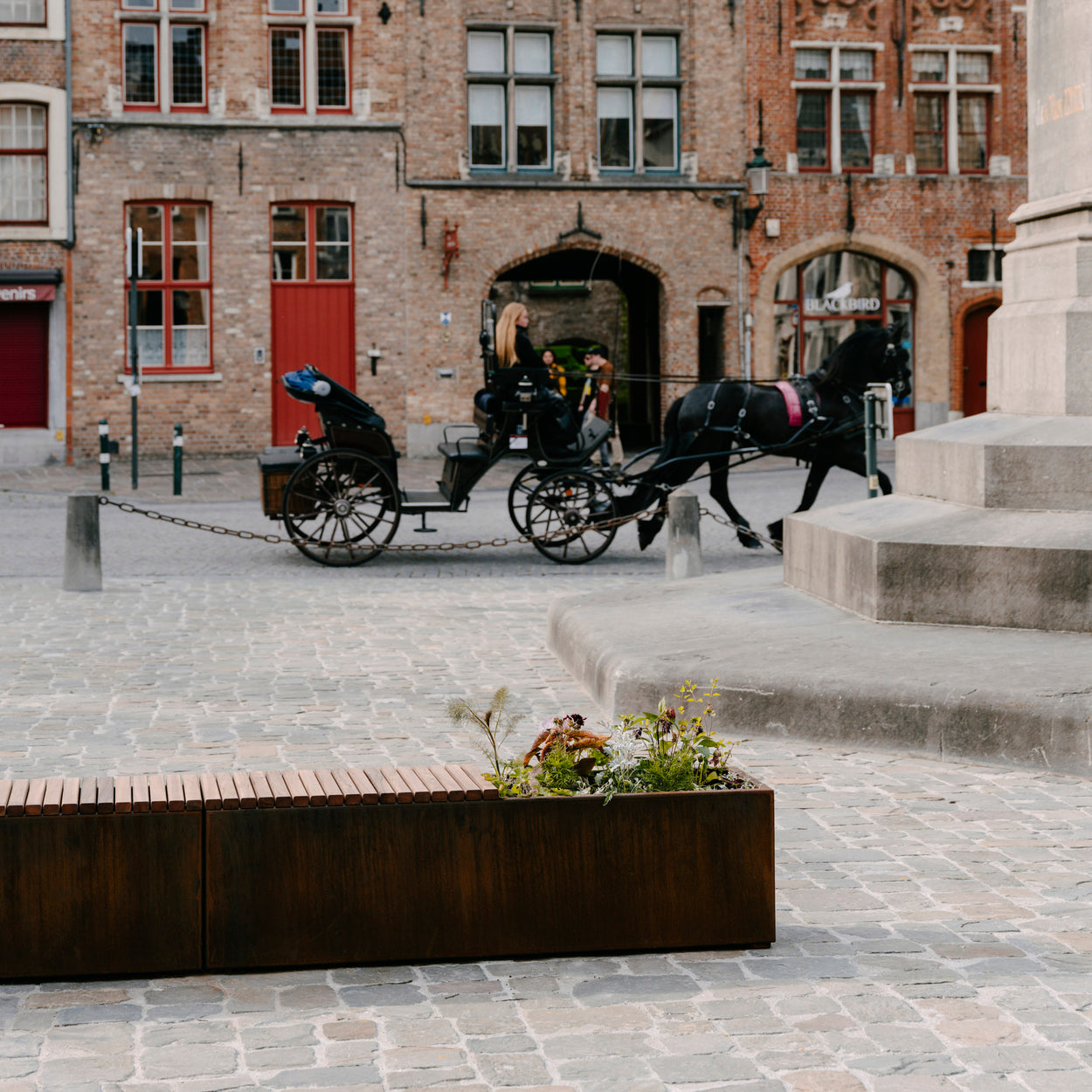 Benta zit- en plantenbak - Cortenstaal