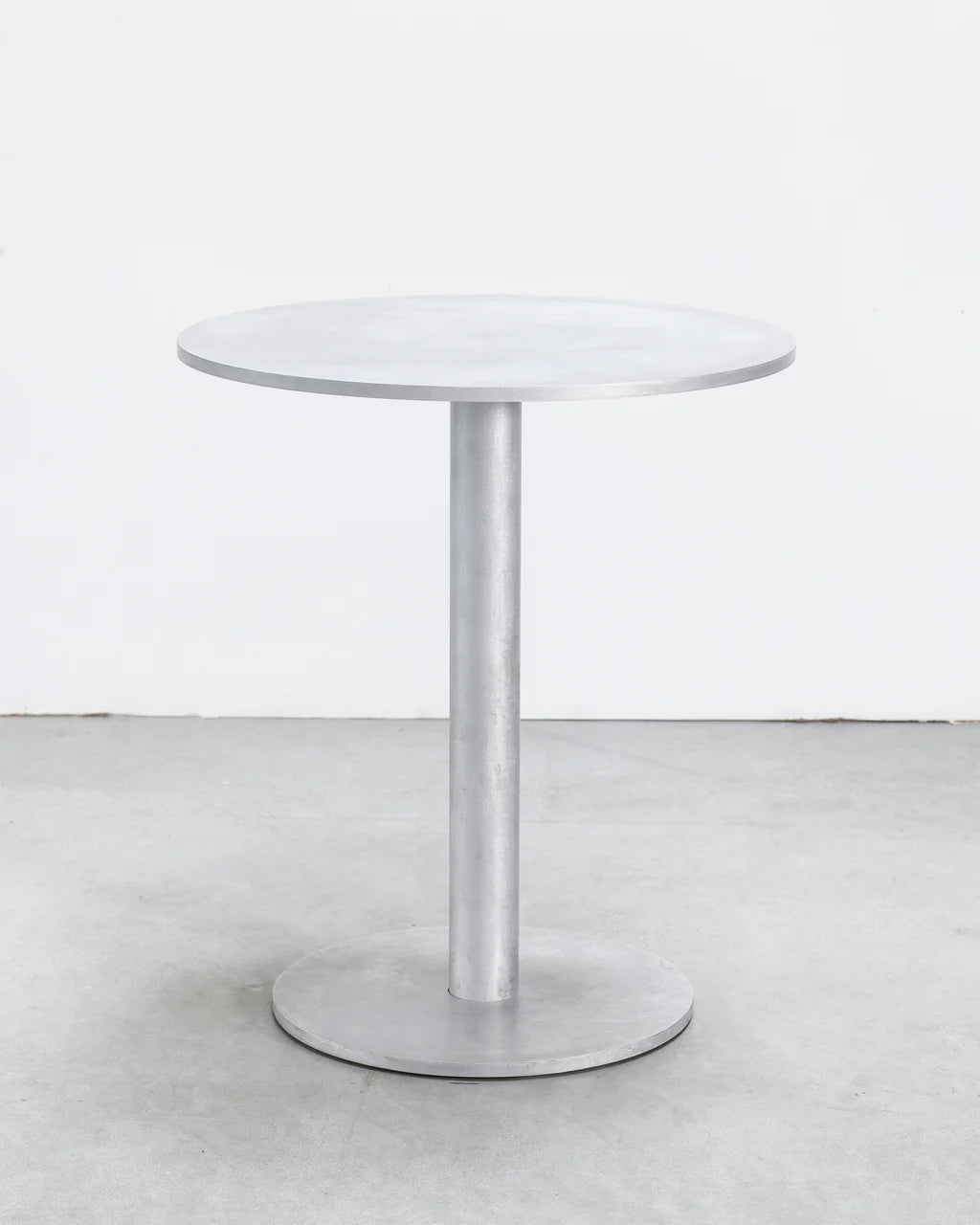 Round table S - by Muller Van Severen