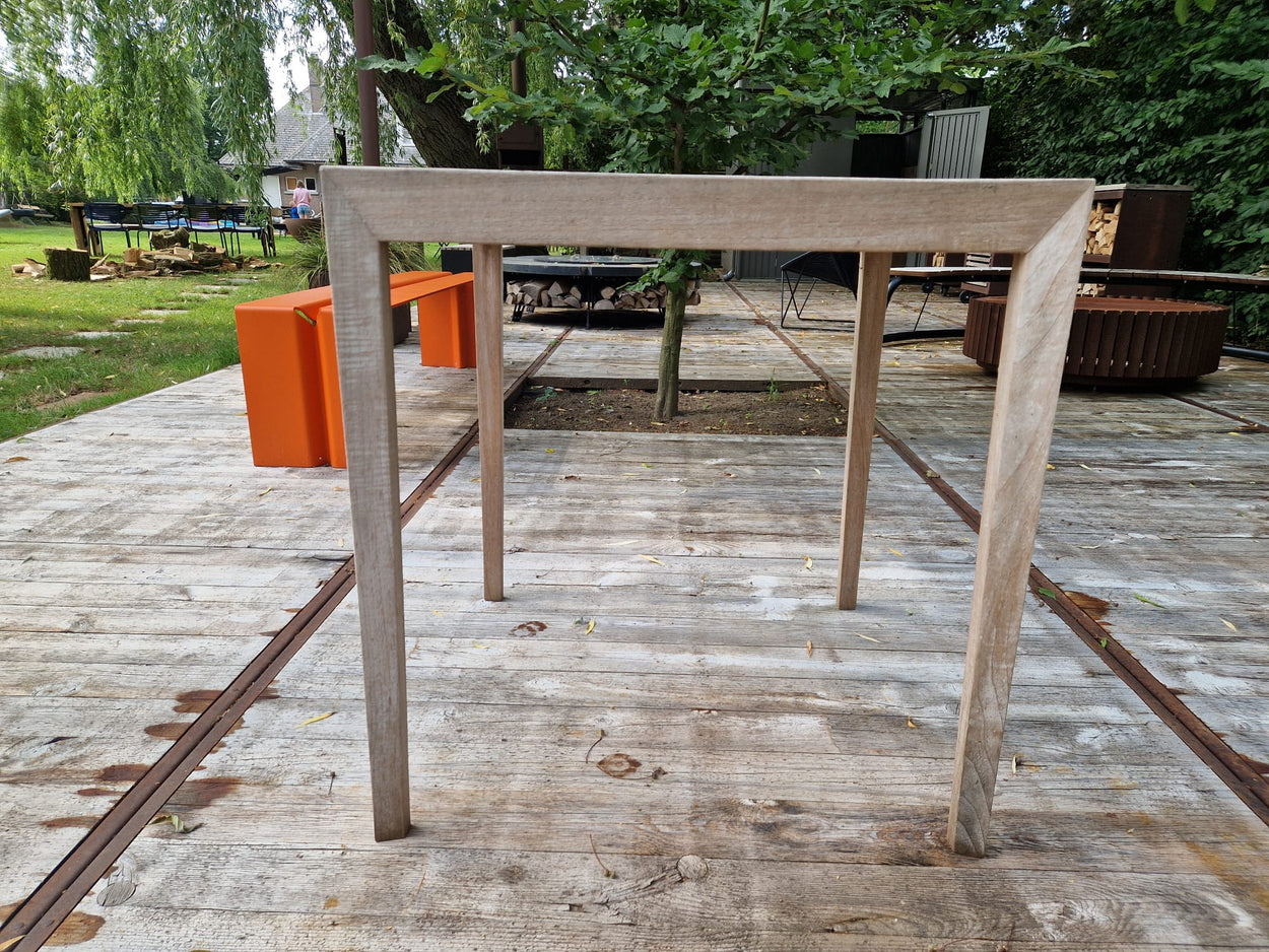 Set Urban Table XS + basket chair x2