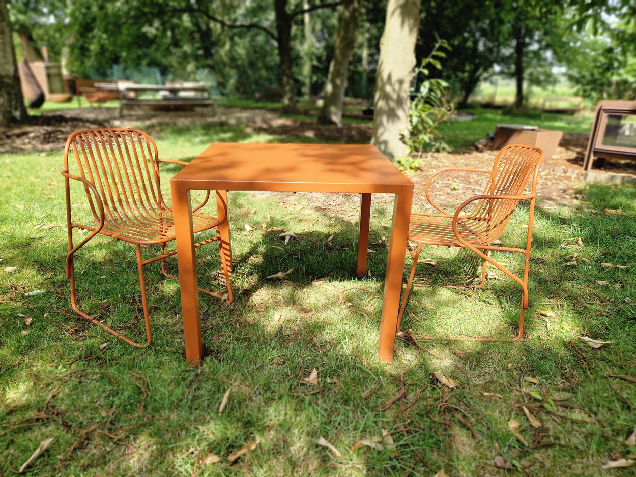 Set Nova tafel 80x80 + Riviera Armchair x2 - Maple red
