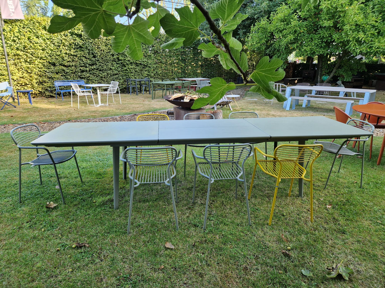 Set Plus4 tafel 220+110 + Apero armchair x8 - Grey green / Curry yellow