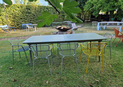 Set Plus4 tafel 220+110 + Apero armchair x8 - Grey green / Curry yellow