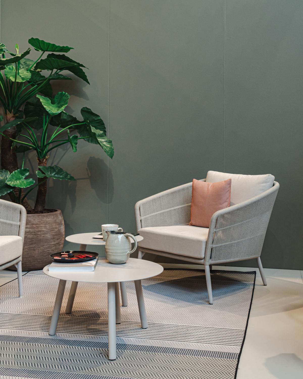 Akari Lounge chair