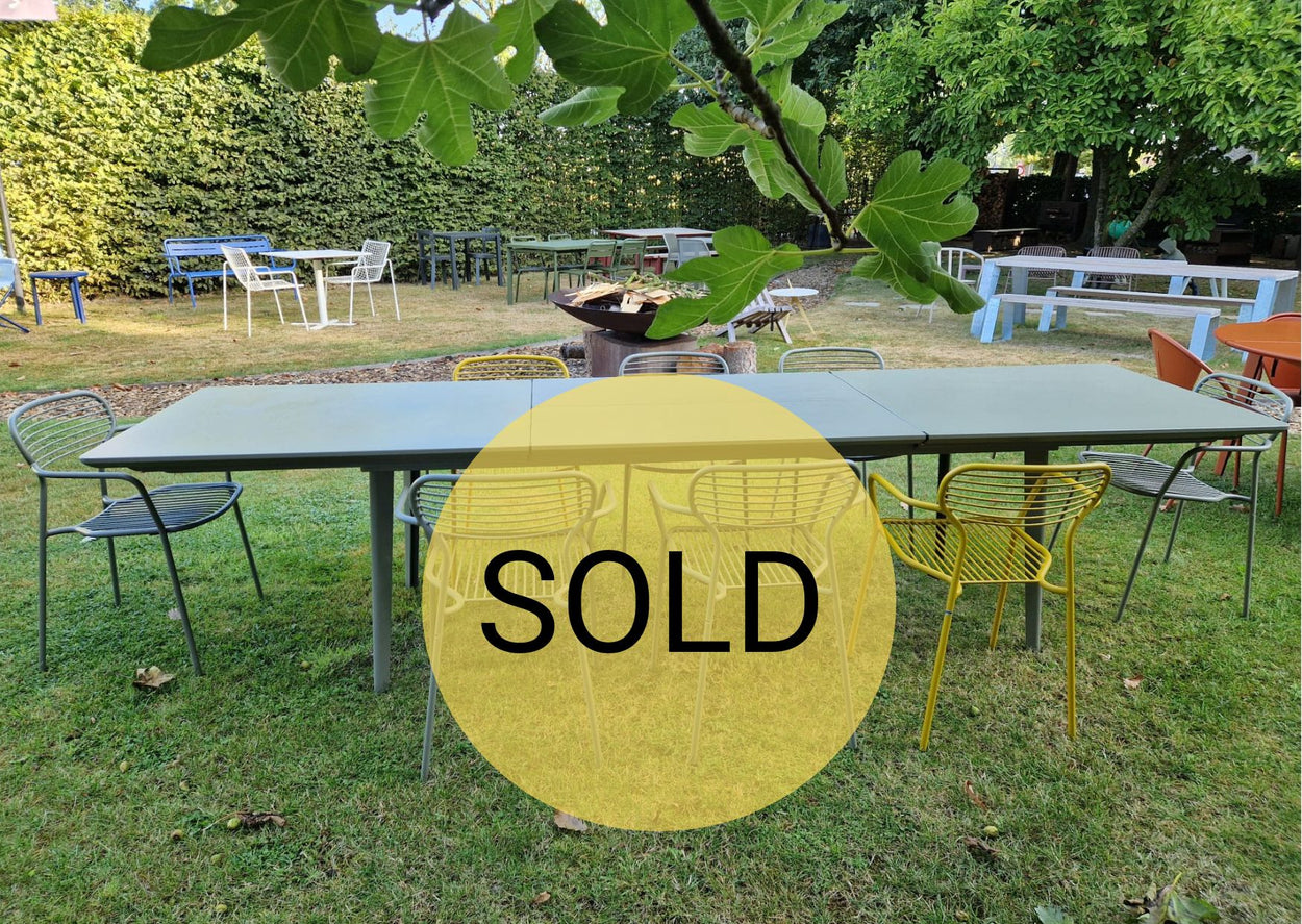 Set Plus4 tafel 220+110 + Apero armchair x8 - Grey green / Curry yellow