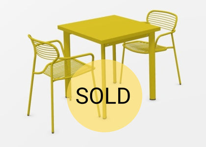 Set Star tafel 70x70 + Apero armchair x2 - Curry yellow