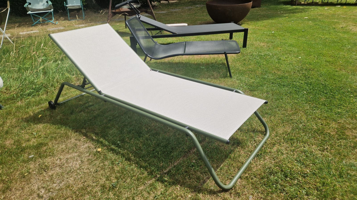Snooze Stackable Sunbed - Military green