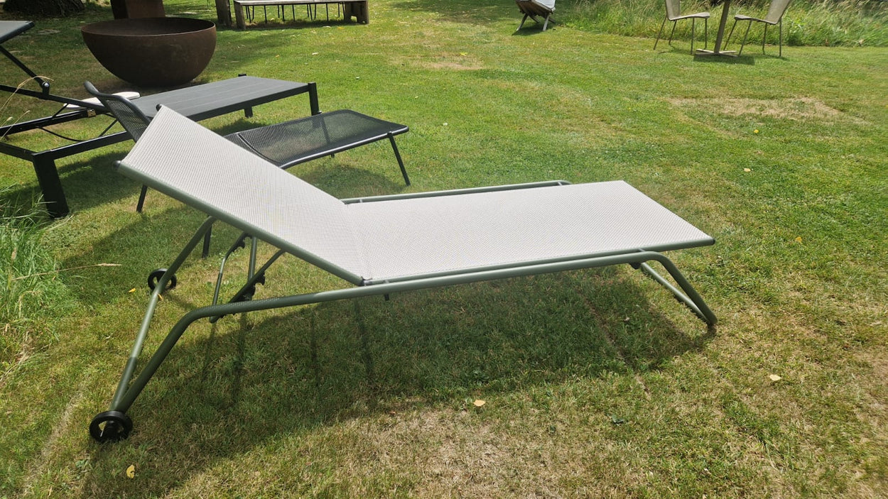 Snooze Stackable Sunbed - Military green