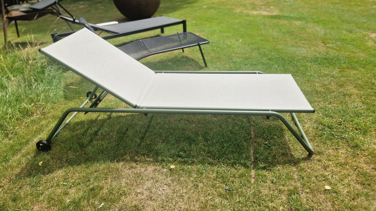 Snooze Stackable Sunbed - Military green