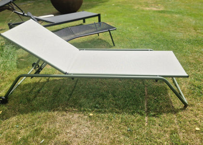 Snooze Stackable Sunbed - Military green