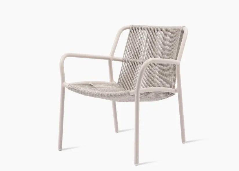 Sweep lounge chair