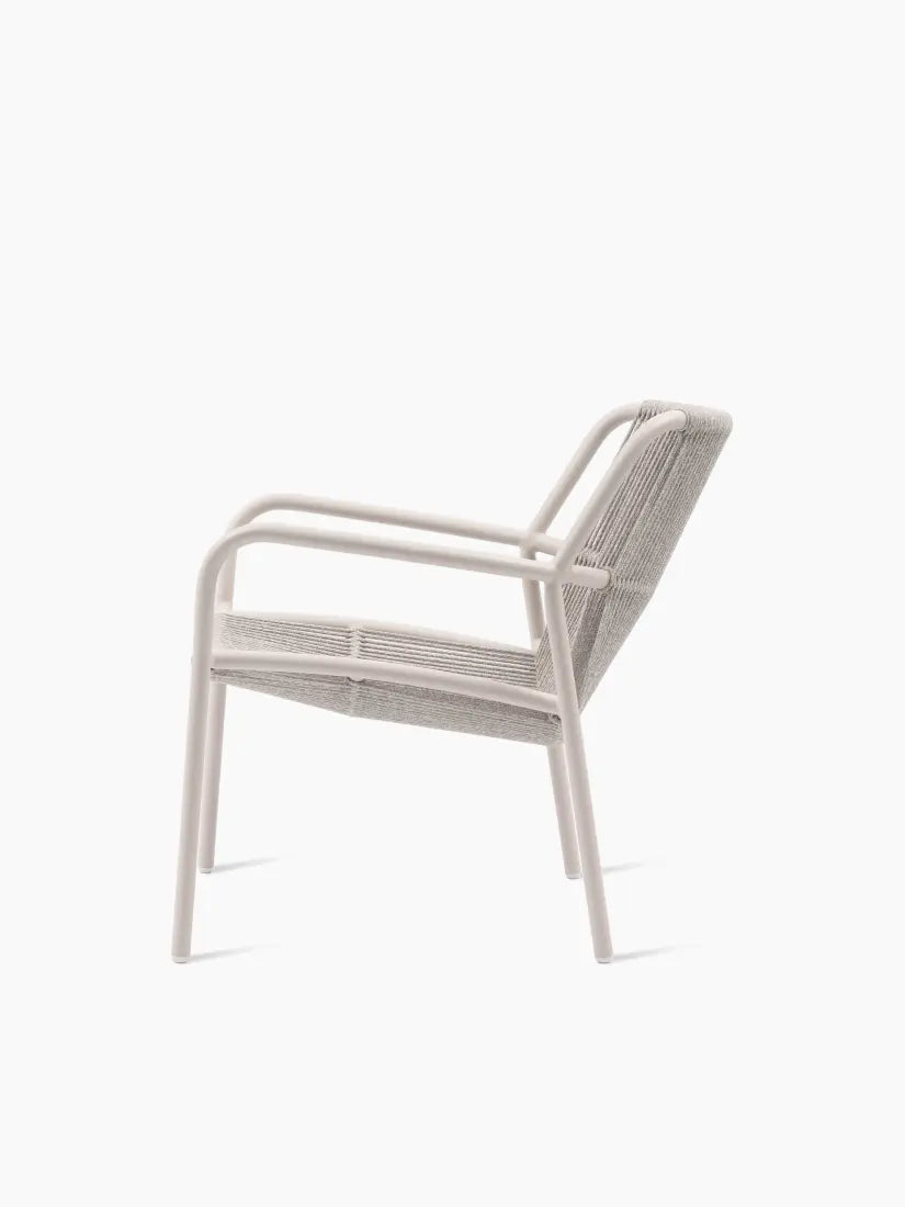 Sweep lounge chair