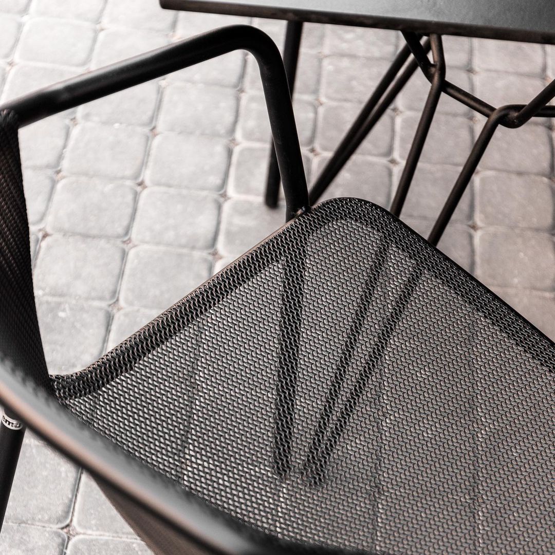 Set Darwin tafel 80x80 en Darwin armchair x4