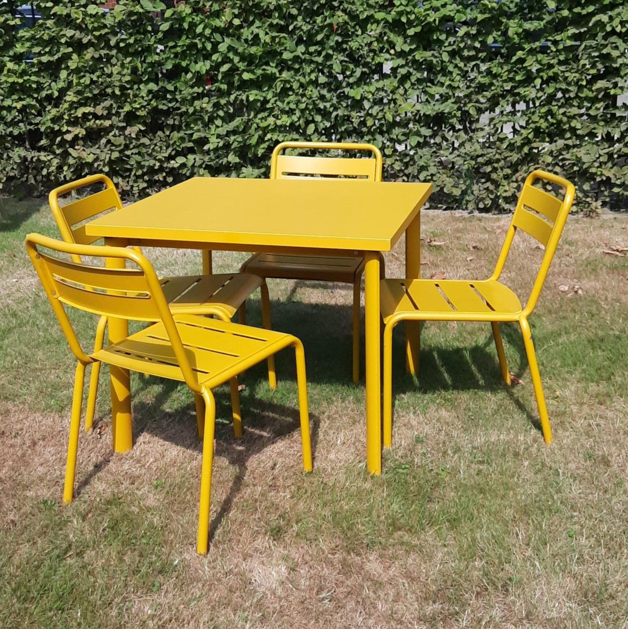 Set Star tafel 90x90 en Star Chair x4