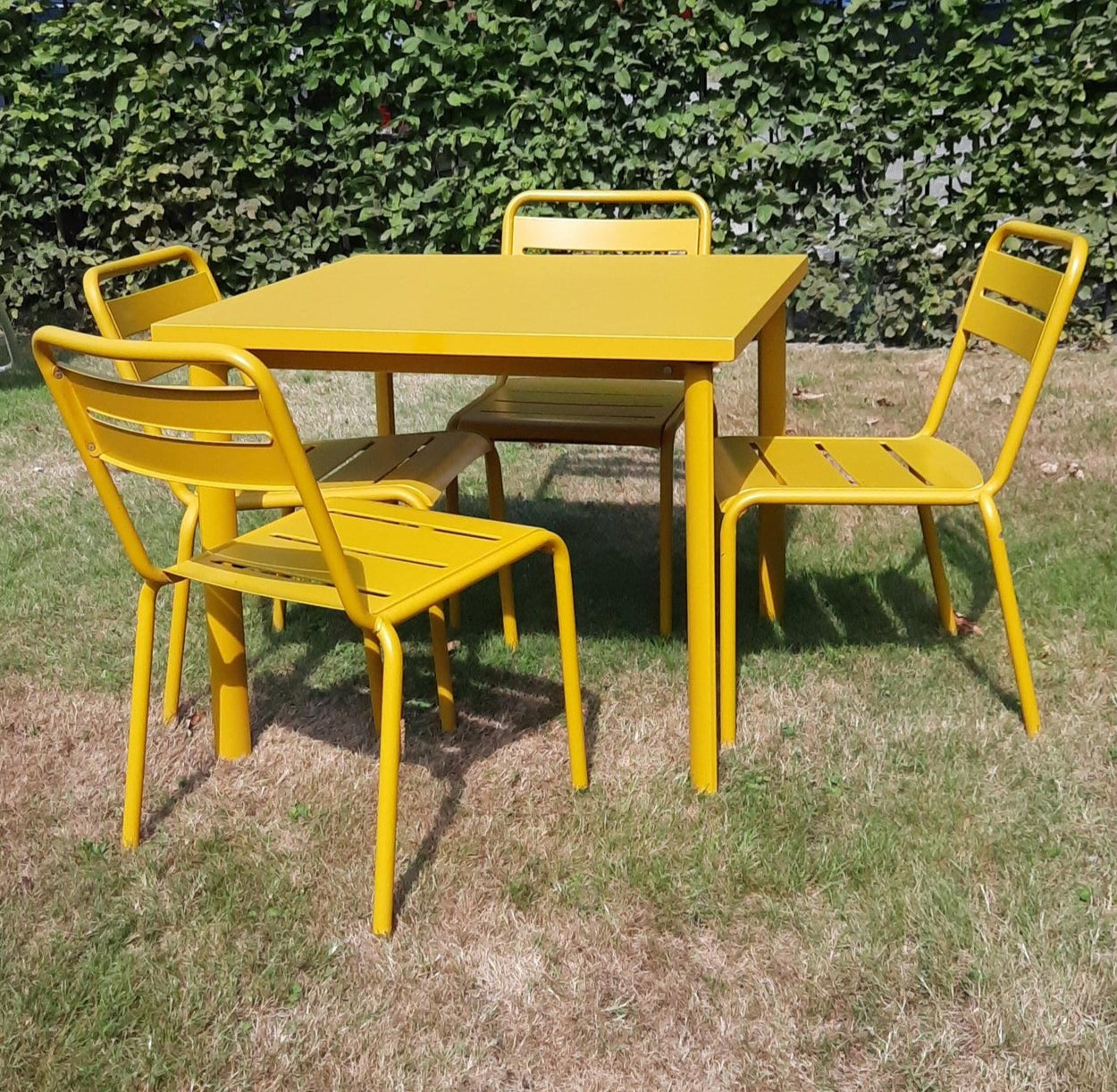 Set Star tafel 90x90 en Star Chair x4