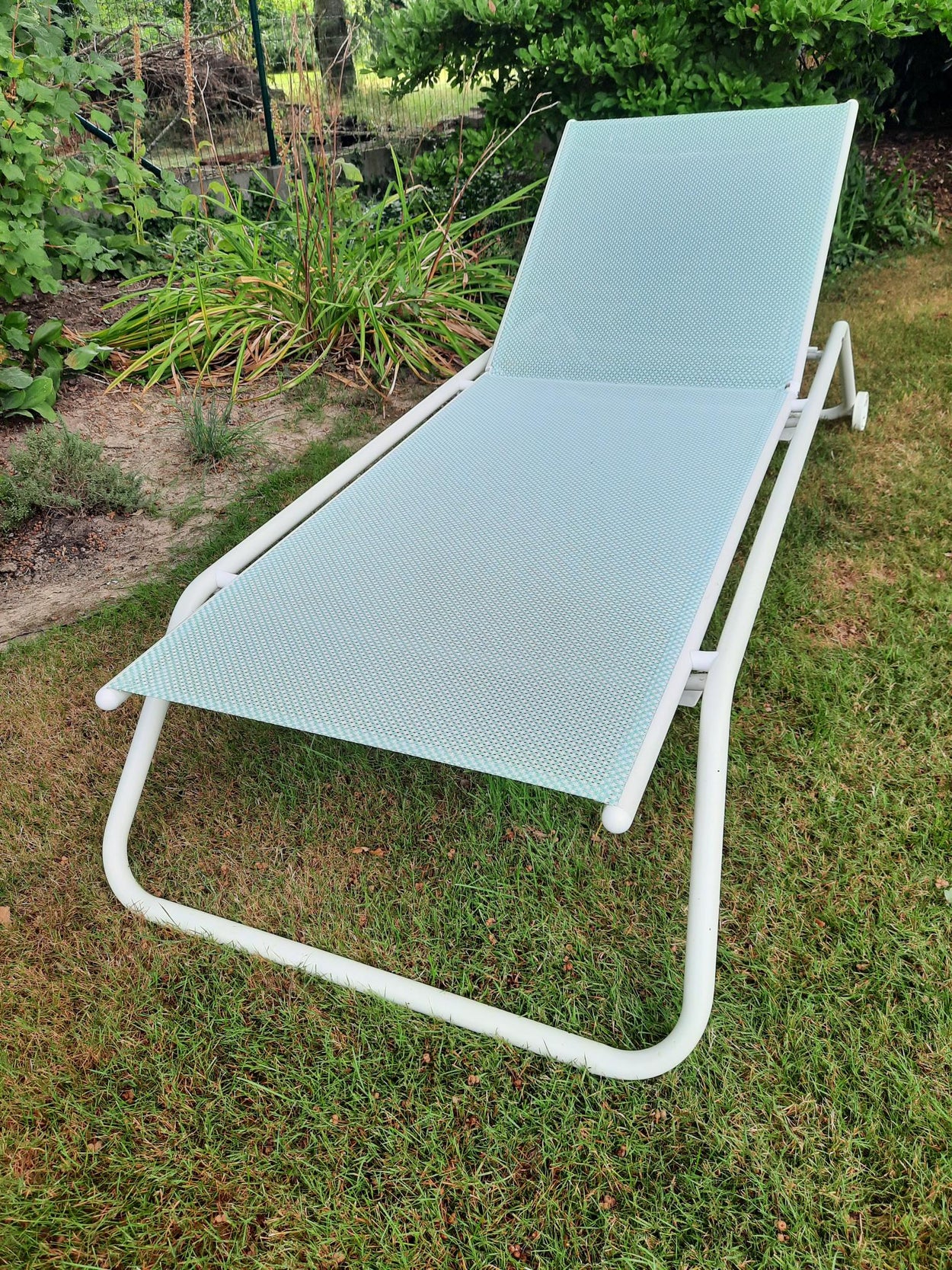 Snooze Stackable Sunbed