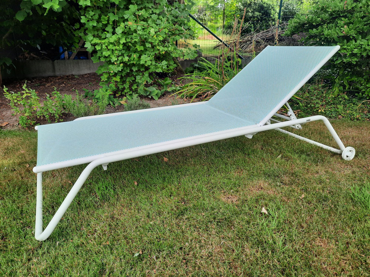 Snooze Stackable Sunbed